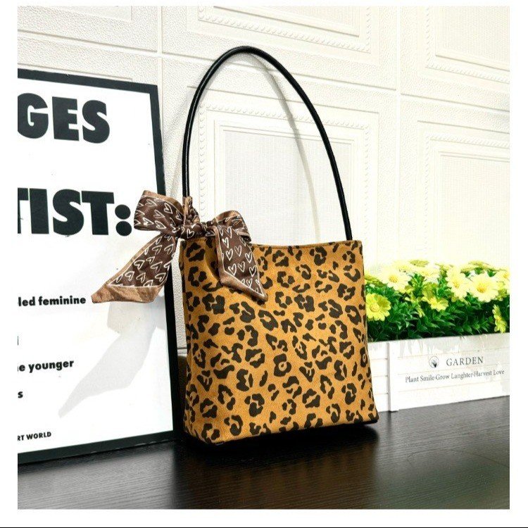 Leopard Print Suede Handbag and Crossbody Bag with Magnetic Closure - Image 4