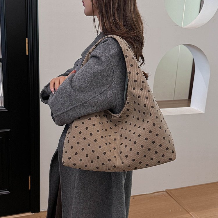Women's Casual Minimalist Colorblock Shoulder Bag with Magnetic Closure - Winter 2025 - Image 3
