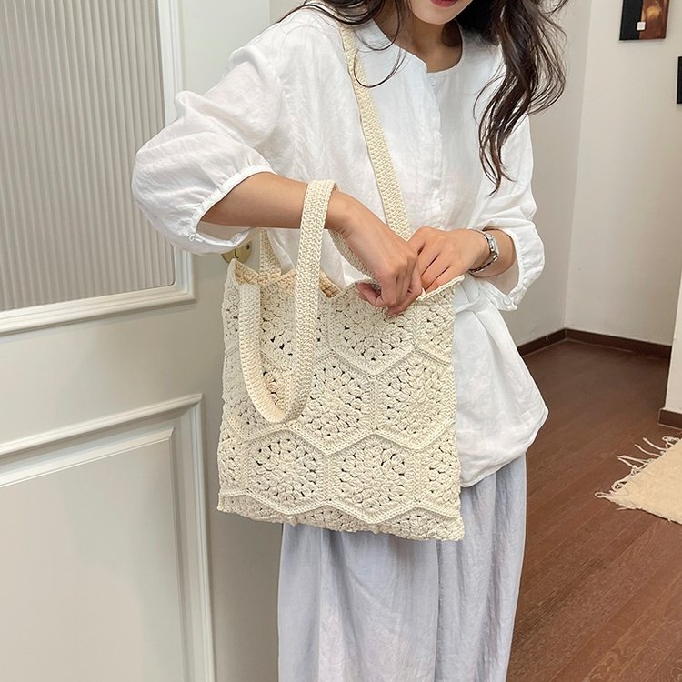 Elegant Woven Shoulder Bag for Women with Zip Closure - Image 4