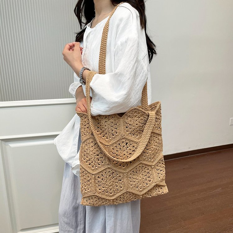 Elegant Woven Shoulder Bag for Women with Zip Closure - Image 3
