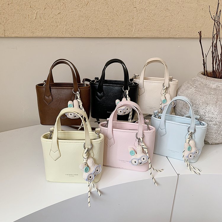 Women's Single Shoulder Crossbody Handbag with Zipper Closure Summer 2026 Medium