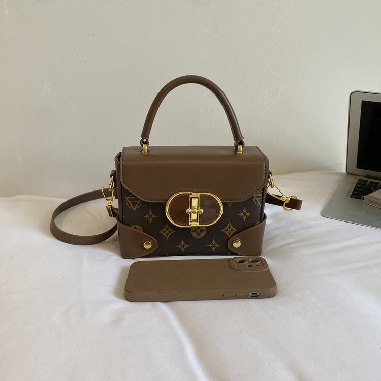 Women's Handbag Crossbody Bag with Lock Closure Summer 2026 - Image 3